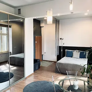 https://apartment-amrt-near-train-station.krakowhotelspoland.com